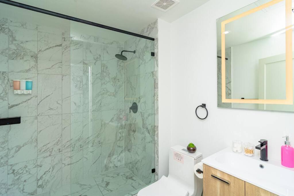 King Bed Brand New Oasis Minutes To Brickell Apartamento *